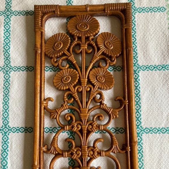 Dart Industries vintage wall Plaque "bamboo" look with floral design - Picture 1 of 5